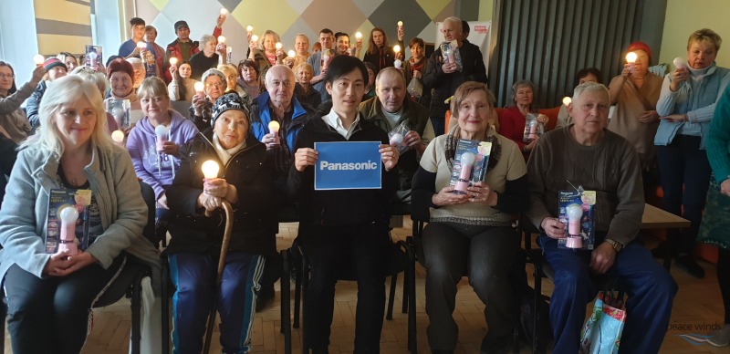 【ウクライナ】国内避難民にランタンと乾電池を、医療機関に発電機を届けました 2 u2